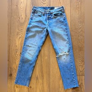 Size 24. Light to mid blue. Inseam 27.5 (frayed hem) . 11” rise